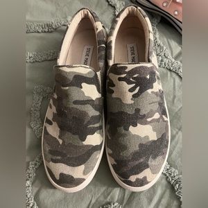 Camp Steve Madden flats